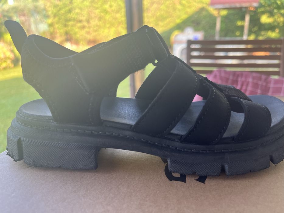 Момичешки сандали UGG