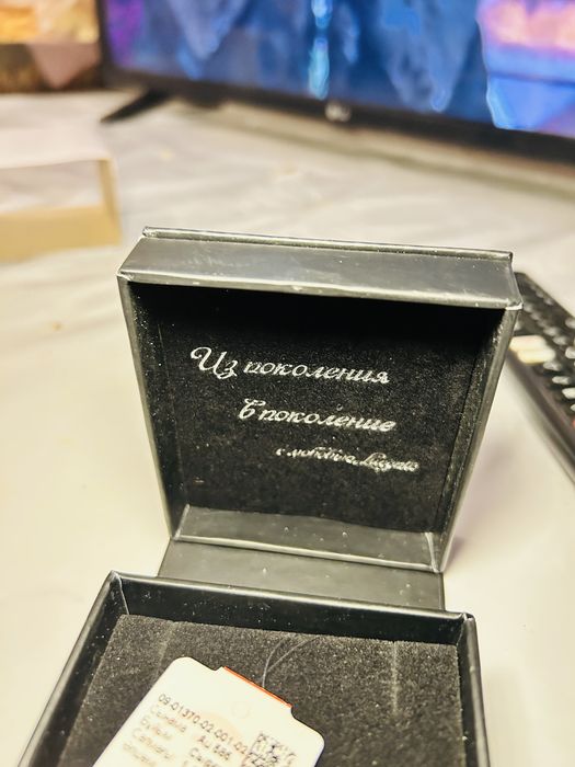 Продам пуссеты с бриллиантом.