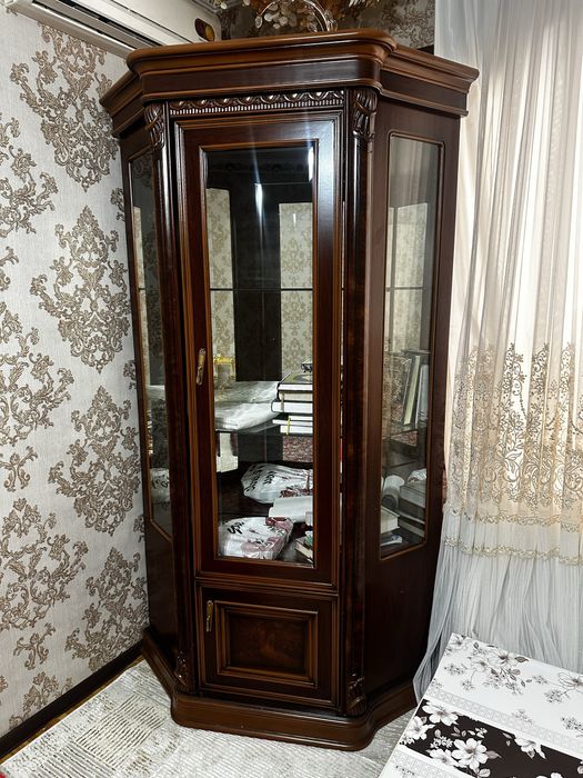 Shkaf sotiladi holati yahw singan joylari yoq