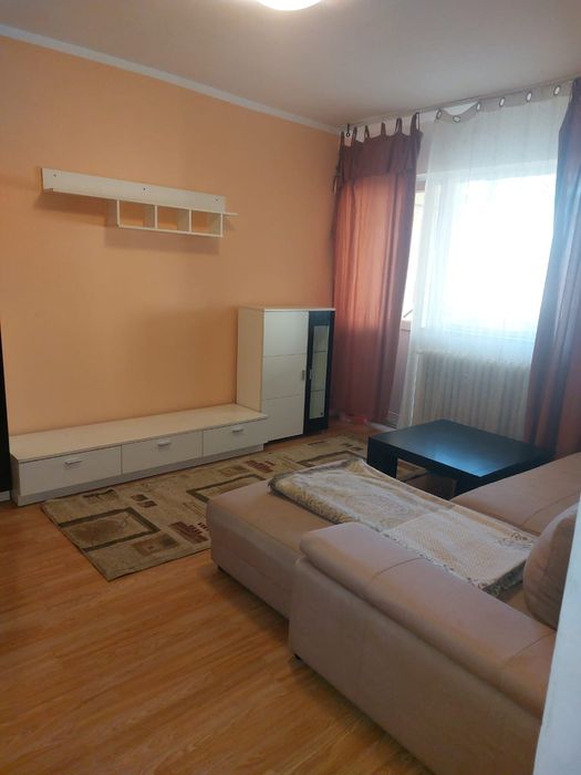 Închiriez apartament 2 camere decomandat Hala Centrală