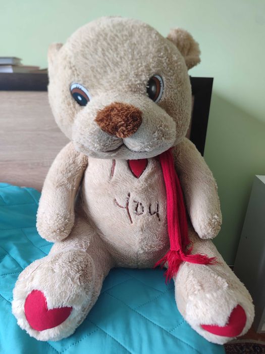 Голям плюшен мечок с надпис I love you и шалче