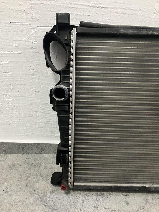 Радиатор охлажления  двигателя мерседес w220