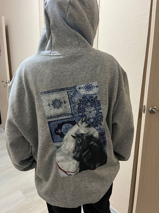 Кофта серая с принтом