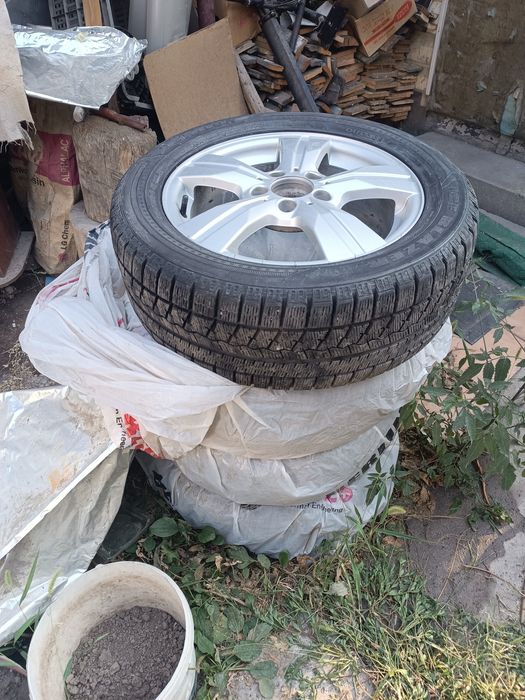 Продам зимние шины на титанках