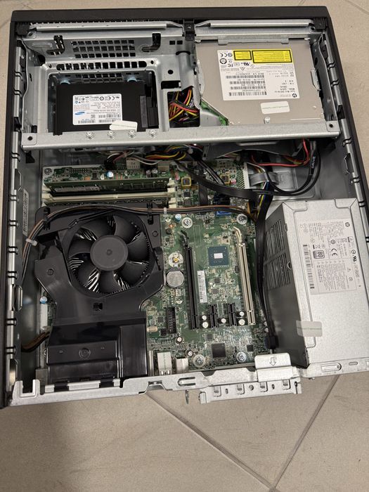 HP Elitedesk 800 G2 SFF 8GB 256 SSD + монитор