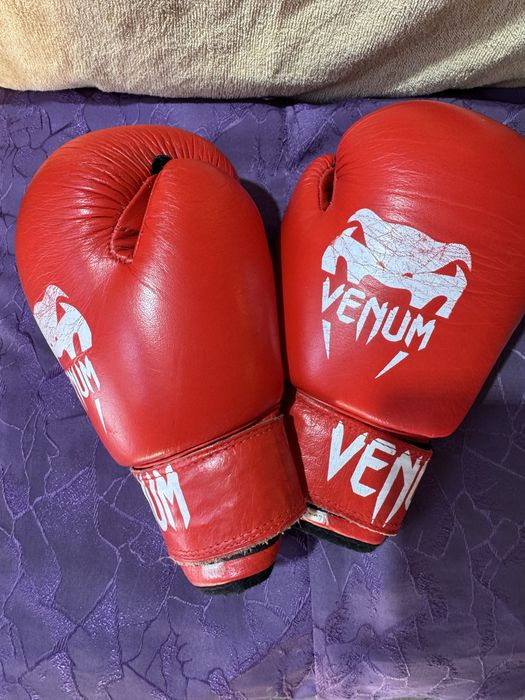 Продаю перчатки боксерские