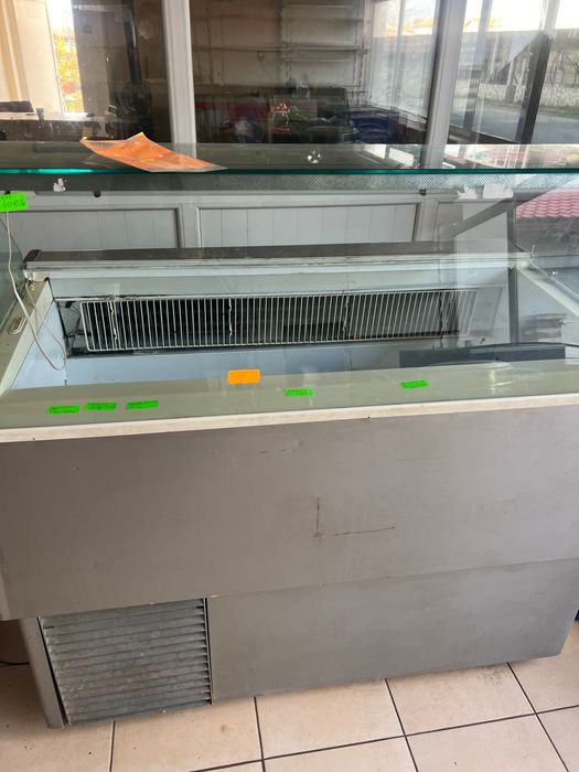 Хладилна витрина