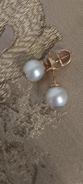 Срочно продам серьги гвоздики)пусэтыки )