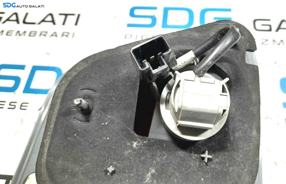 Stop Lampa Tripla Dreapta de pe Haion Haion Portbagaj Toyota Avensis 3 Facelift T27 Break Combi 2009 - 2018 [N0300]