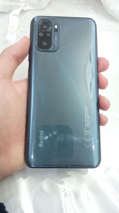 Redmi note 10 holati yaxshi aybi sinsirda bilinmedigon chiziq bor