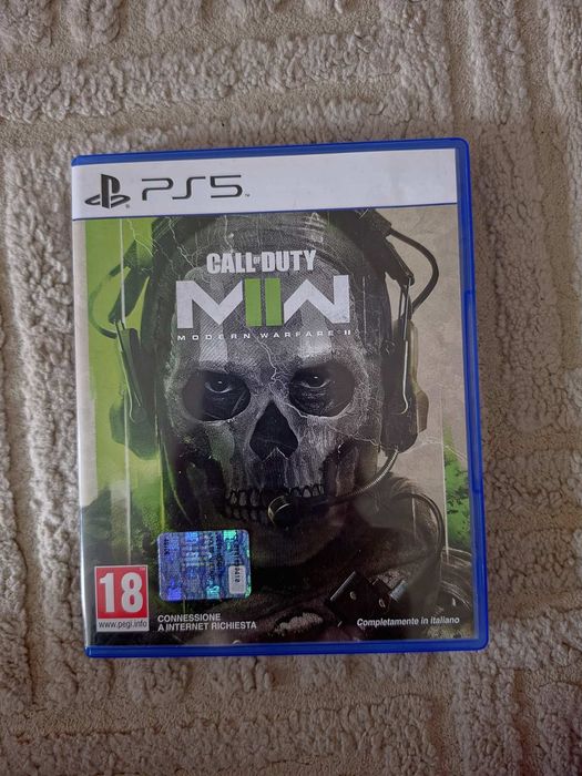 Две игри: call of duty modern warfare 2 (за playstation 5)  и  lego Marcel super heroes (за playstation 4).