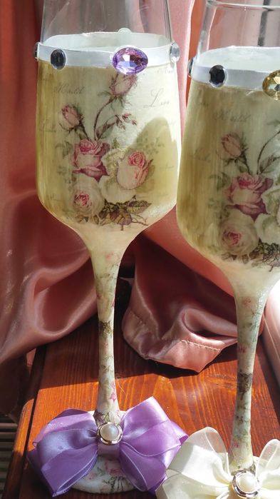 Set Pahare Miri / Nasi cu Cristale, decor trandafiri - 50 lei