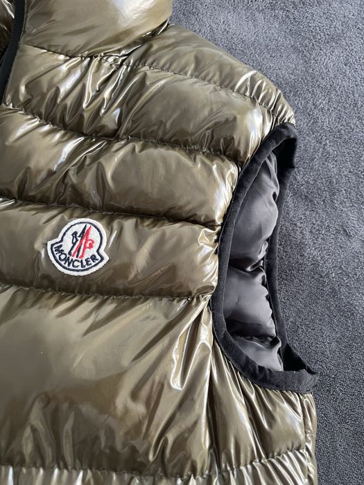 Vesta Moncler ,aproape noua
