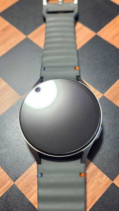 Vând Smartwatch Samsung Galaxy Watch 7 44mm + Pachet Masiv Accesorii (6 Carcase & 4 Curele)
