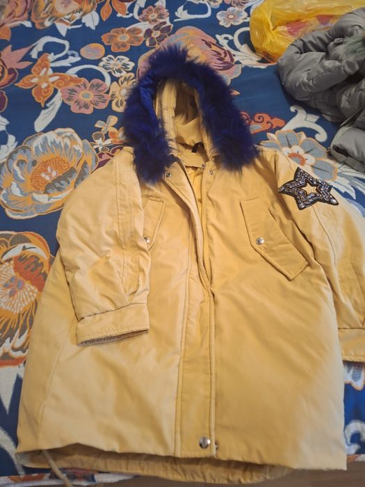 Продам куртки для девочек