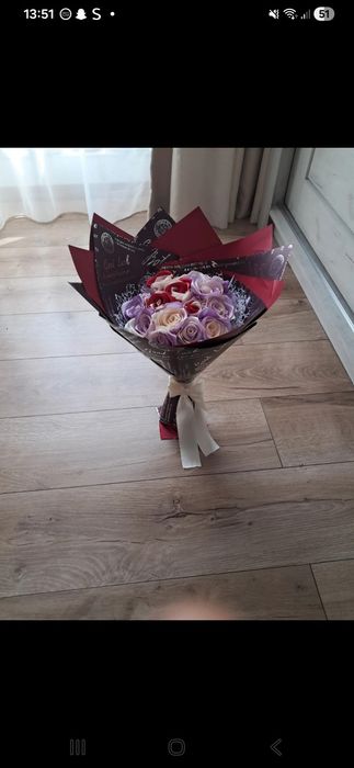 Buchet de 21 de rrandafiri din satin în 3 culori