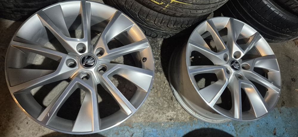 Jante 18 5x112  skoda karoq .etc
ET 45
7j
CB: 57,1
Originale Skoda Ko