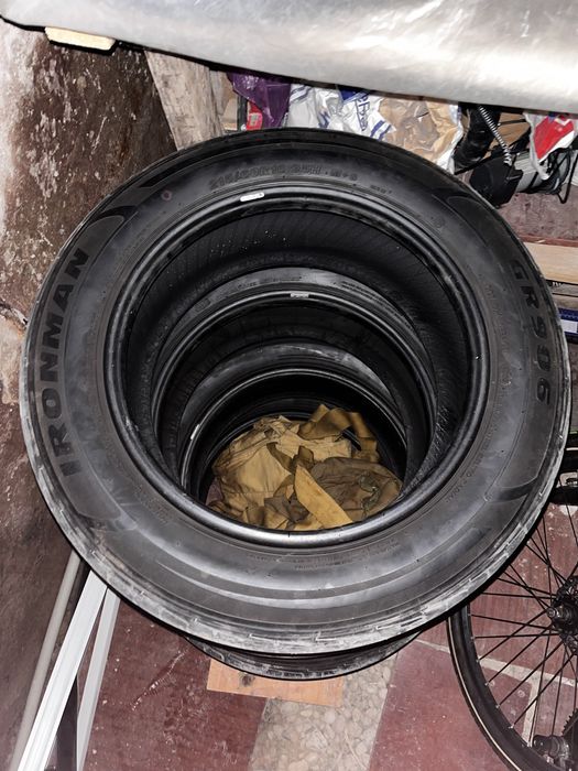 Продам 4Летних шин 215/60/16