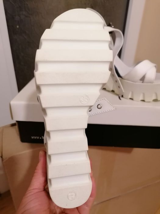 Чисто нови сандали Bianki