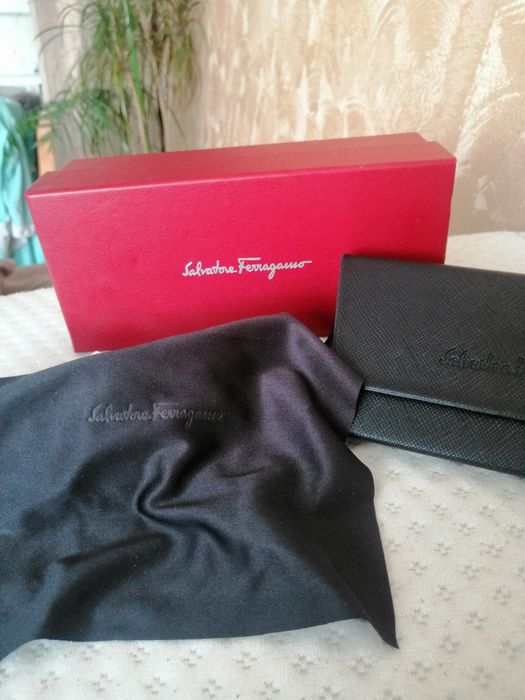 Чисто нови дамски, дизайнерски, слънчеви очила Салваторе Феррагамо