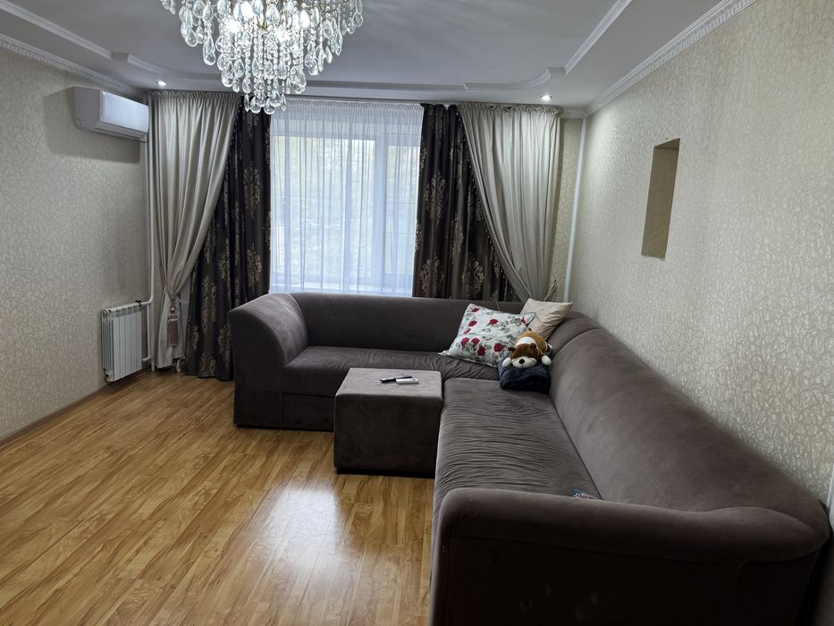 Диван, подойдёт для зала