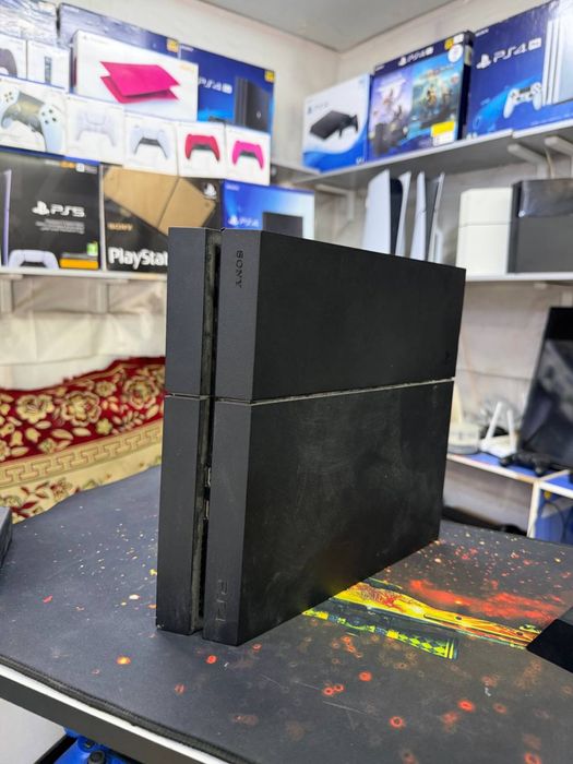 Продаетмя playstation 4 hen 900