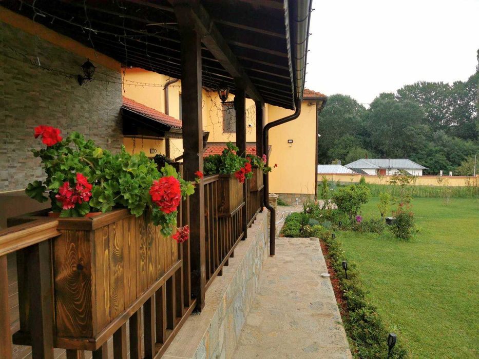 Дървени парапети - изработка и монтаж