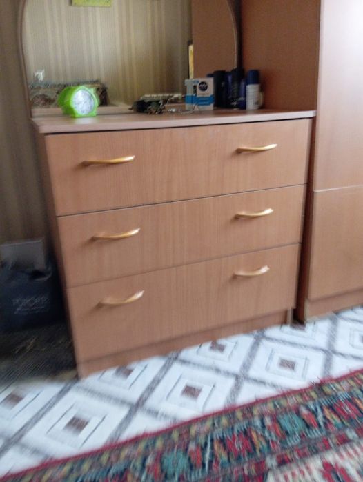 Шкаф с комодом продам