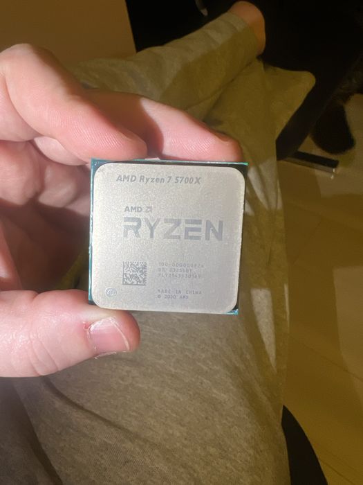 Vand procesor ryzen 7 5700x