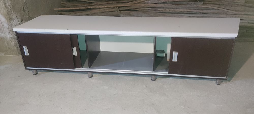 Шкафлар сотилади.