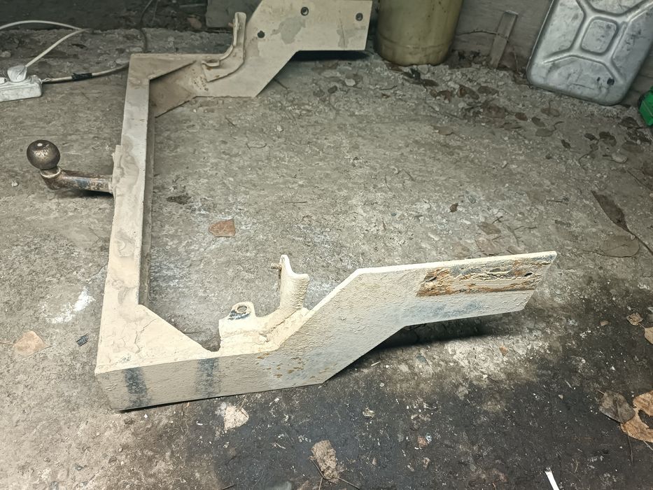 Фаркоп делика квадратная