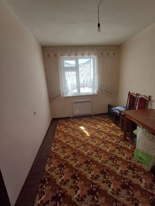 Sergeli rayon 3a da 3/7/7 skvoznoy uy sotiladi.