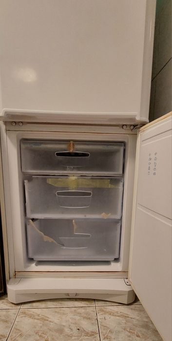 Холодильник Indesit
