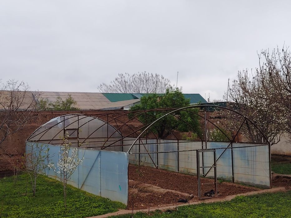 Issiq xona sotiladi   1 sotix