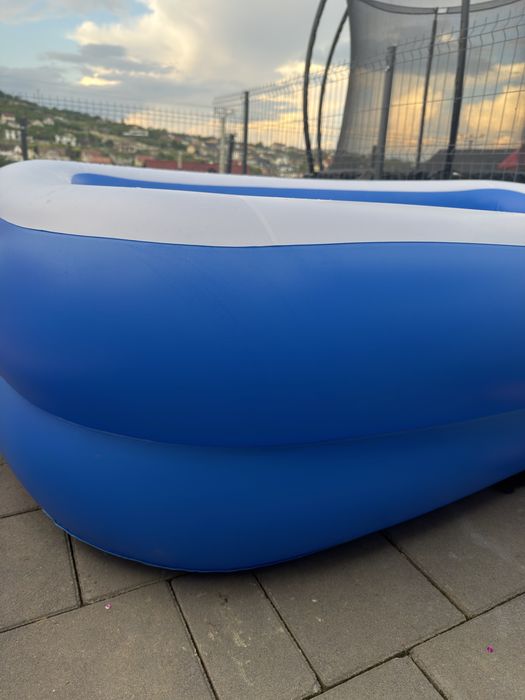 Piscina  nefolosita , doar probata!