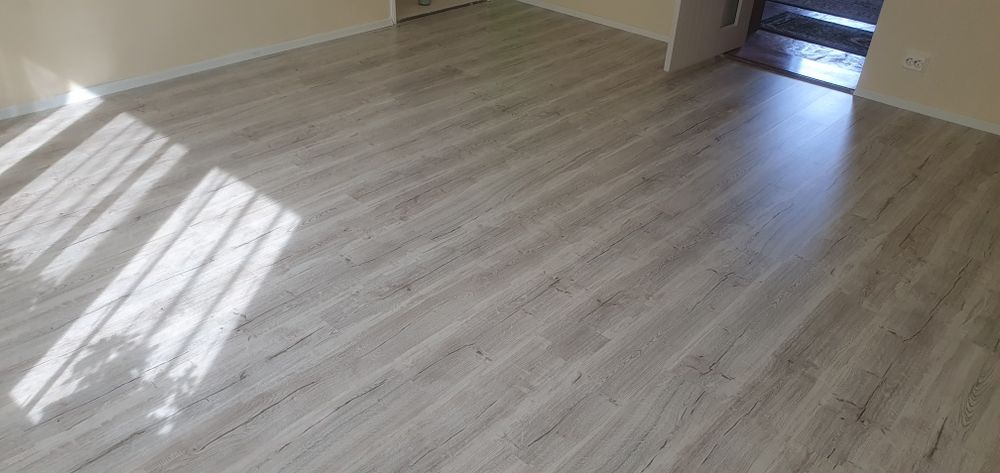 Vând duplex cu intrare separată.