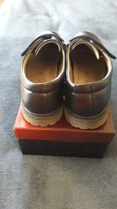 Продам ботинки в хорошем состоянии.