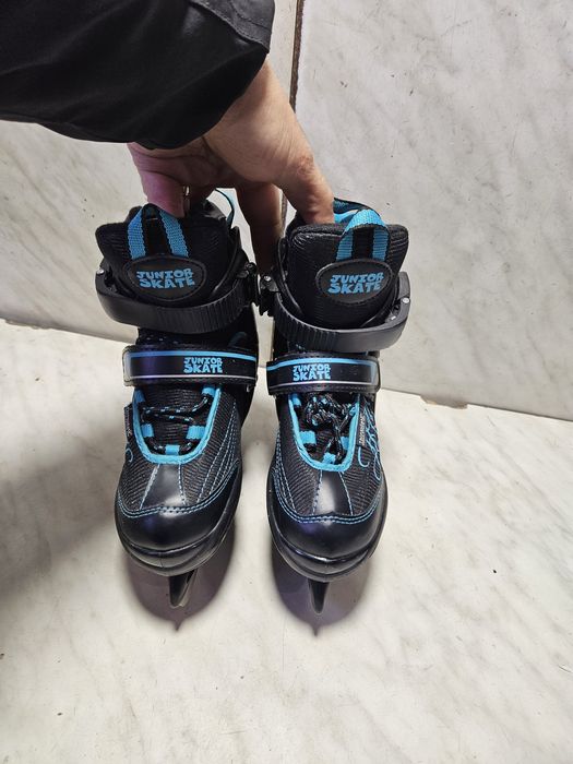 Patine 1050 gheata reglabile   marime 32-33-34-35 impecabile .