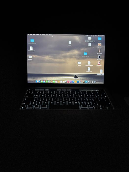 Продаю MacBook Pro 13 M2 2023 8/512Gb