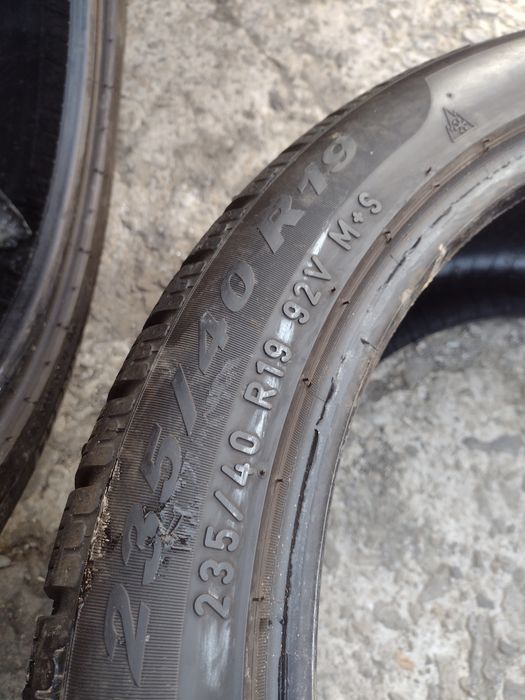 Топ състояние 4бр.235/40/19. Pirelli dot2214