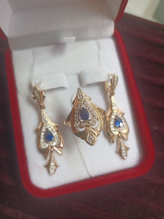 Продам золотой комплект р19