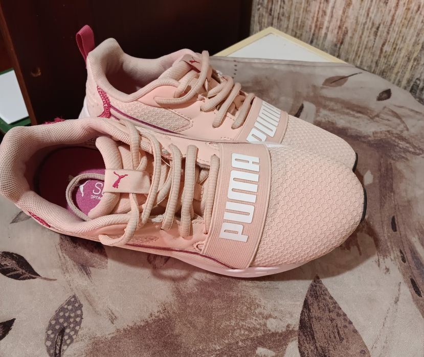 Продавам дамски маратонки Puma