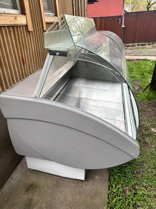 Витриный холодильник и морозильник