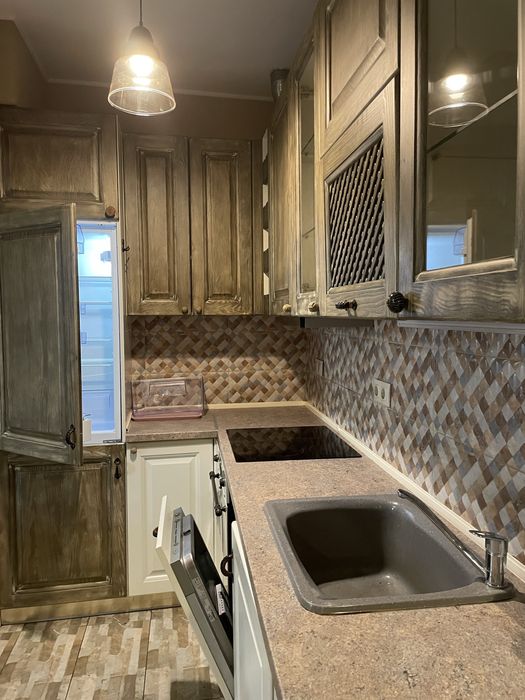 Дава се под наем Тристаен апартамент в Варна, Център - 75 кв.м за 897.6 € - Снимка #1