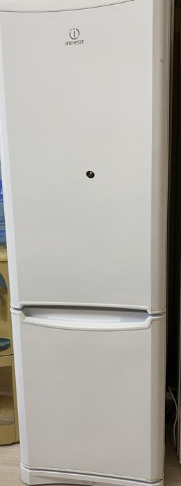 Продам холодильник INDESIT , в хорошем состоянии