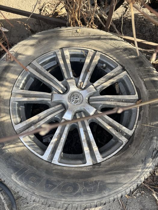 Шины тойота вместе с дисками