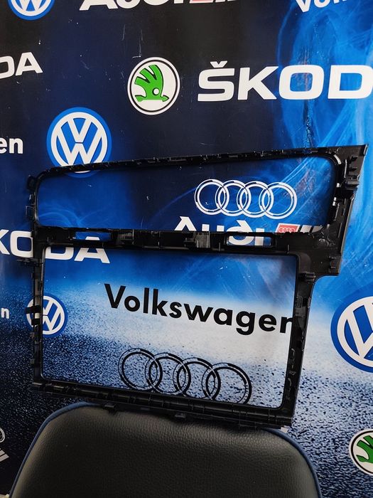 Ramă adaptoare Piano Black VW Golf 7 9.2 inch