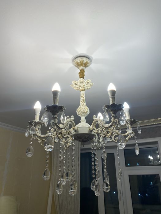 Продам люстру в отлично состояний