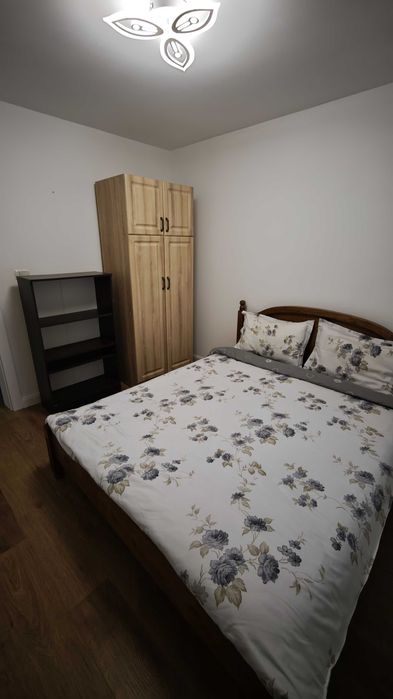 Inchiriez apartament cu trei camere