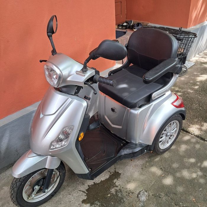 Scuter electric cu 3 roti